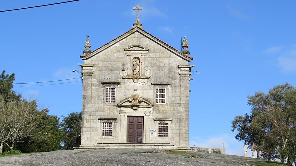 Fachada do Santuário de Nossa Senhora do Pilar no Monte de Lanhoso