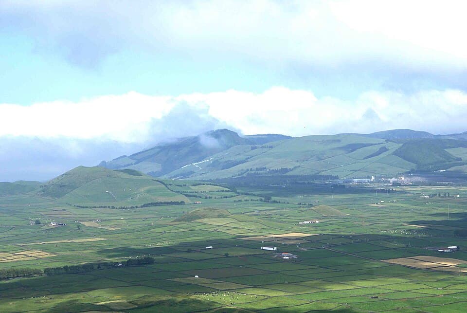 Paisagem do Miradouro da Serra do Cume na Praia da Vitória