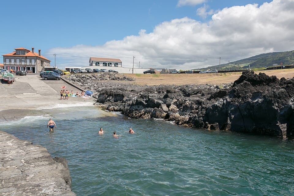 Piscinas naturais dos Biscoitos na Praia da Vitória