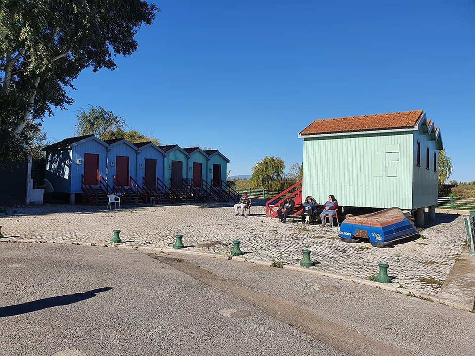 Casas avieiras junto ao Cais da Vala em Salvaterra de Magos