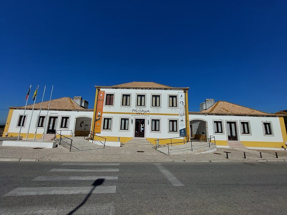 Fachada da Falcoaria Real de Salvaterra de Magos