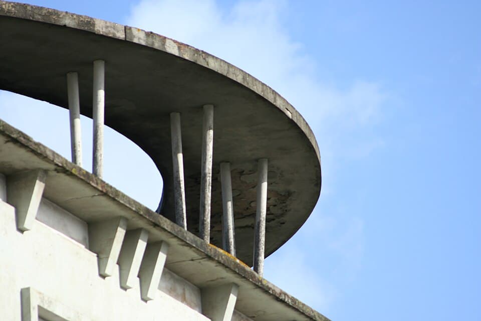 Detalhe curvo da arquitetura do antigo Cine-Teatro Imperador, atual Casa da Criatividade