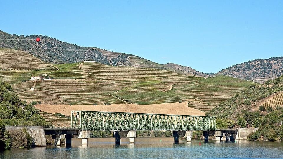 Ponte Ferroviária de Ferradosa sobre o rio Douro, junto a São João da Pesqueira