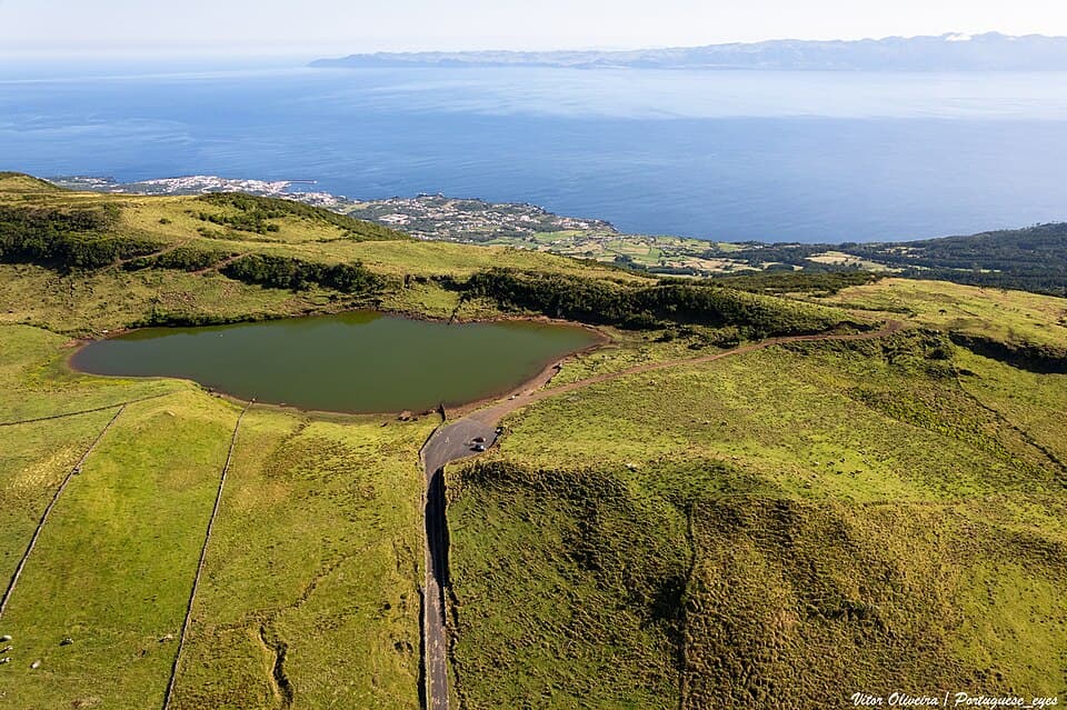 Lagoa do Capitão e paisagem da ilha do Pico