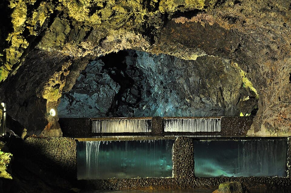 Galeria vulcânica nas Grutas de São Vicente, Madeira