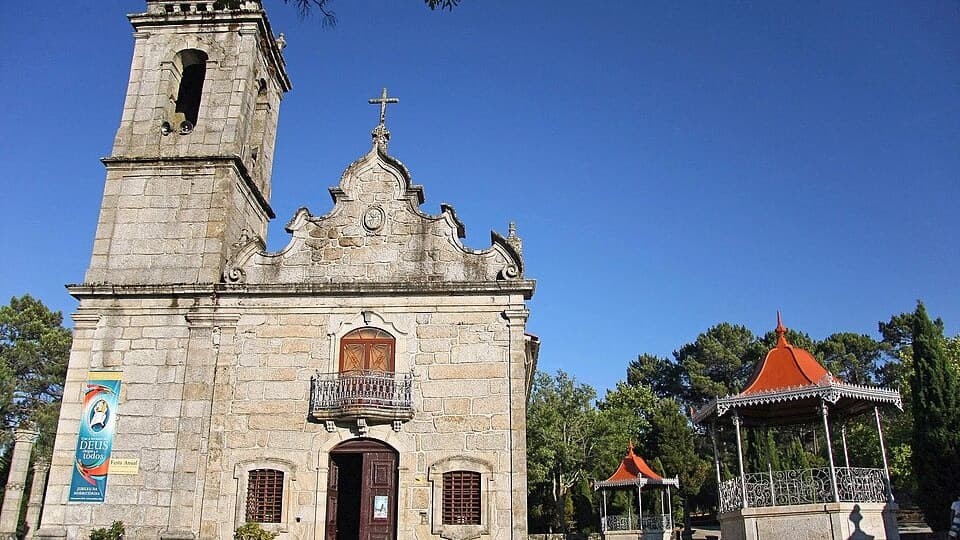Fachada do Santuário do Senhor dos Caminhos em Rãs, Sátão