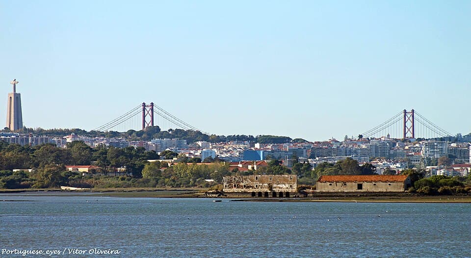 Baía do Seixal vista a partir do concelho