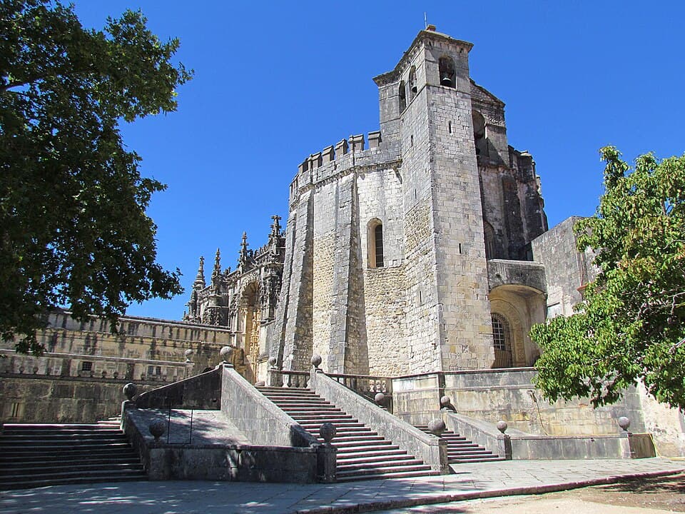 Torre e igreja do Convento de Cristo no Castelo Templário de Tomar