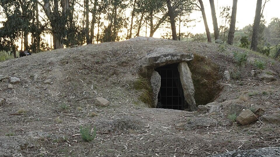 Anta da Arquinha da Moura no concelho de Tondela