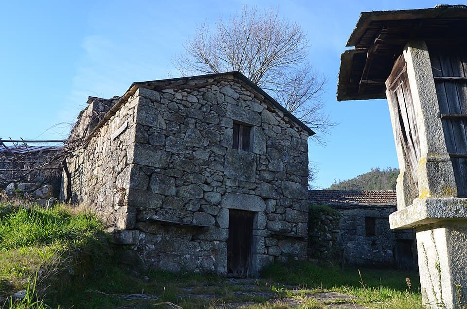 Casas de pedra na aldeia de Paraduça, em Vale de Cambra