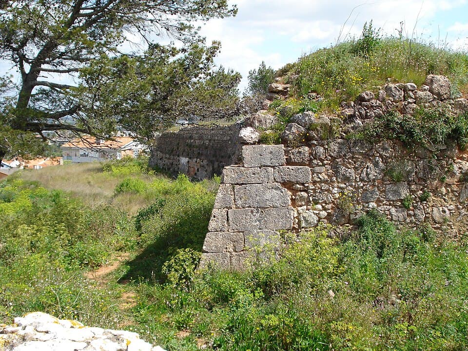Vestígios das muralhas do Forte de São Luís Gonzaga em Valença