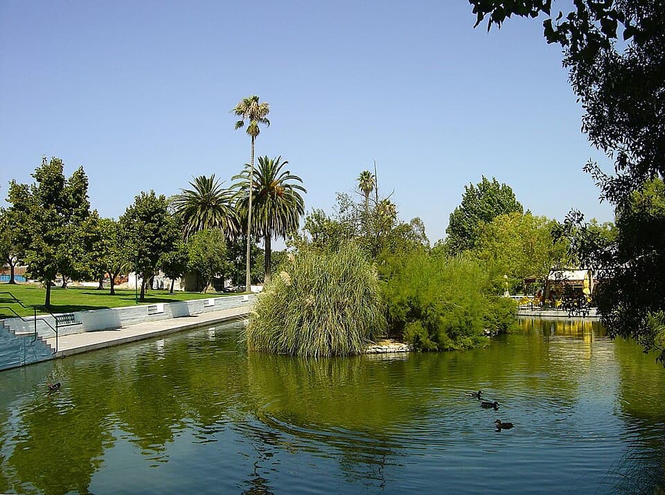 Lago e vegetação do Jardim Público de Vendas Novas
