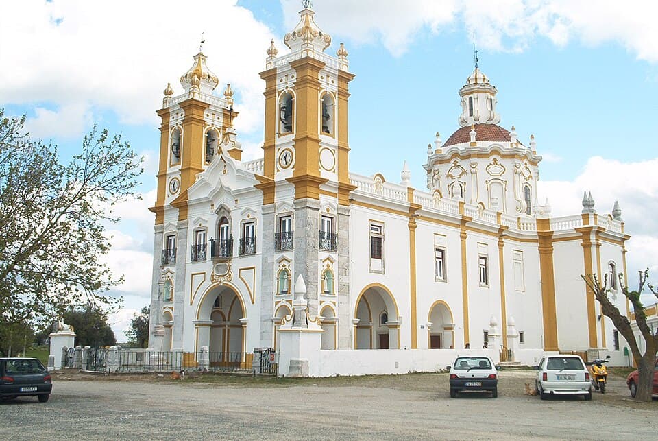 Fachada e torres do Santuário de Nossa Senhora d’Aires