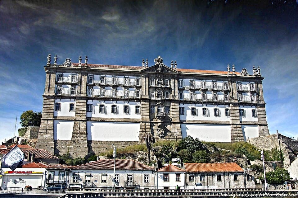 Mosteiro de Santa Clara sobre a cidade de Vila do Conde