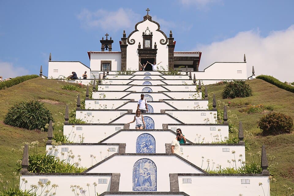 Ermida de Nossa Senhora da Paz no alto de Vila Franca do Campo