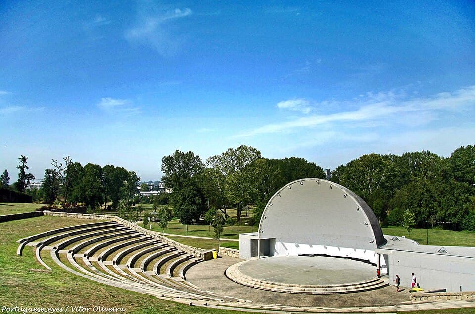 Anfiteatro ao ar livre no Parque da Devesa, em Vila Nova de Famalicão