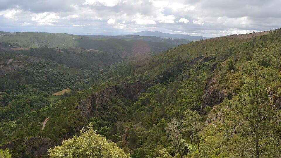 Corta da Ribeirinha no complexo das minas romanas de Tresminas, em Vila Pouca de Aguiar