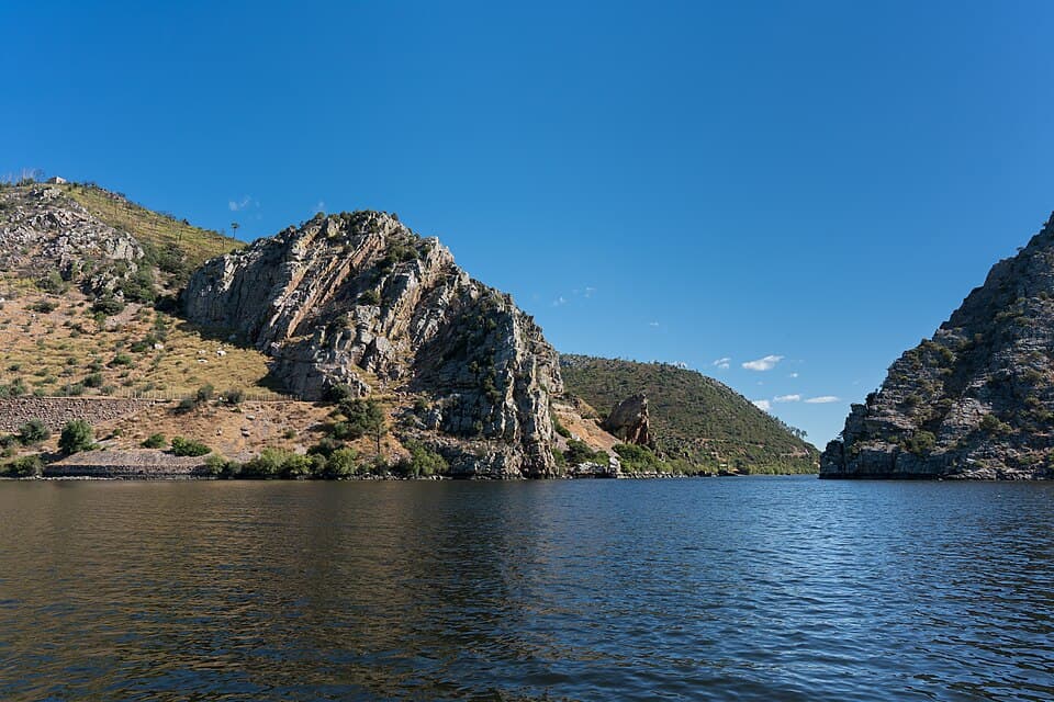 Garganta das Portas de Ródão vista a partir do rio Tejo
