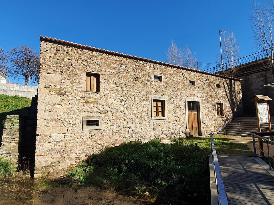 Edifício de xisto do Lagar de Varas do Cabeço das Pesqueiras