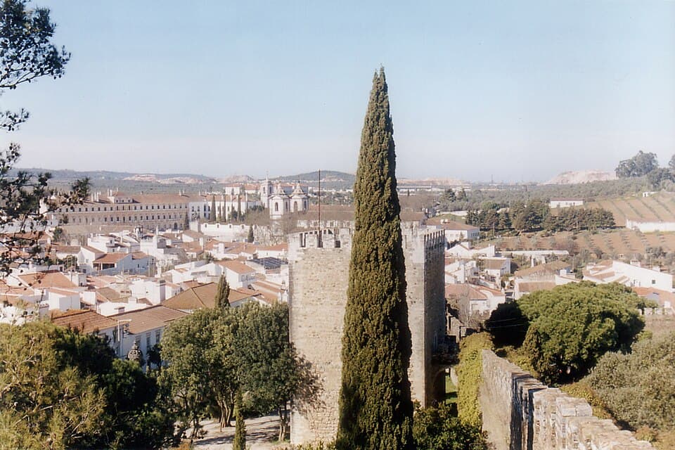 Muralhas do Castelo de Vila Viçosa e vista sobre a vila