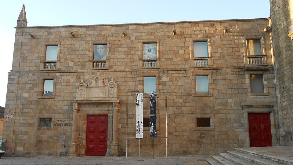Fachada em granito do Museu Nacional Grão Vasco, em Viseu